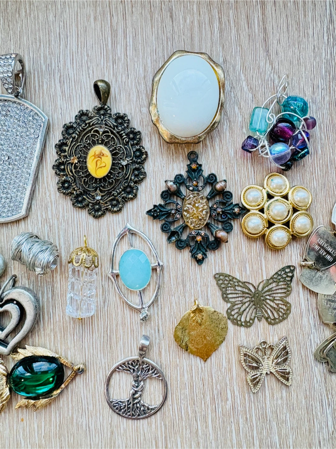 Assorted Vintage Craft Materials Trinkets - photo 4