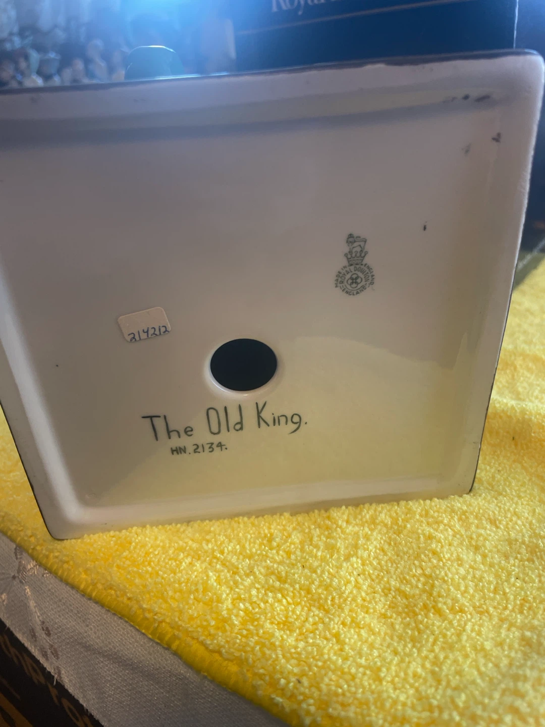 Royal Doulton The Old King HN 2134 Figurine - photo 4