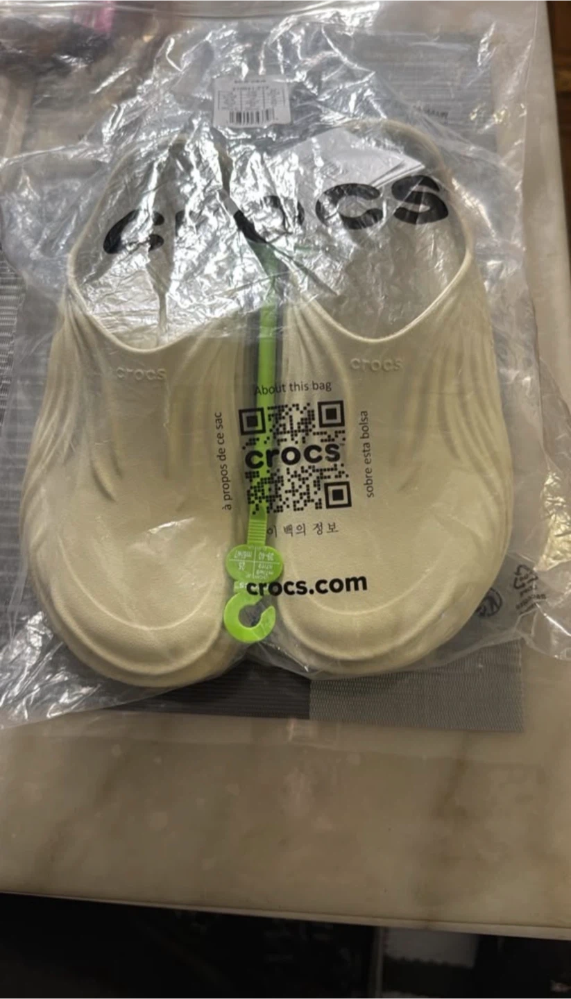 Crocs Echo Wave Clogs Cream