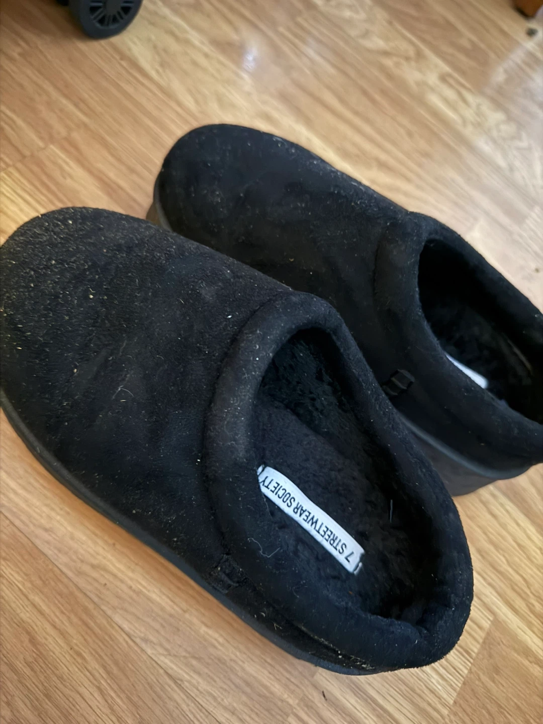 7 Streetwear Society Black Slippers