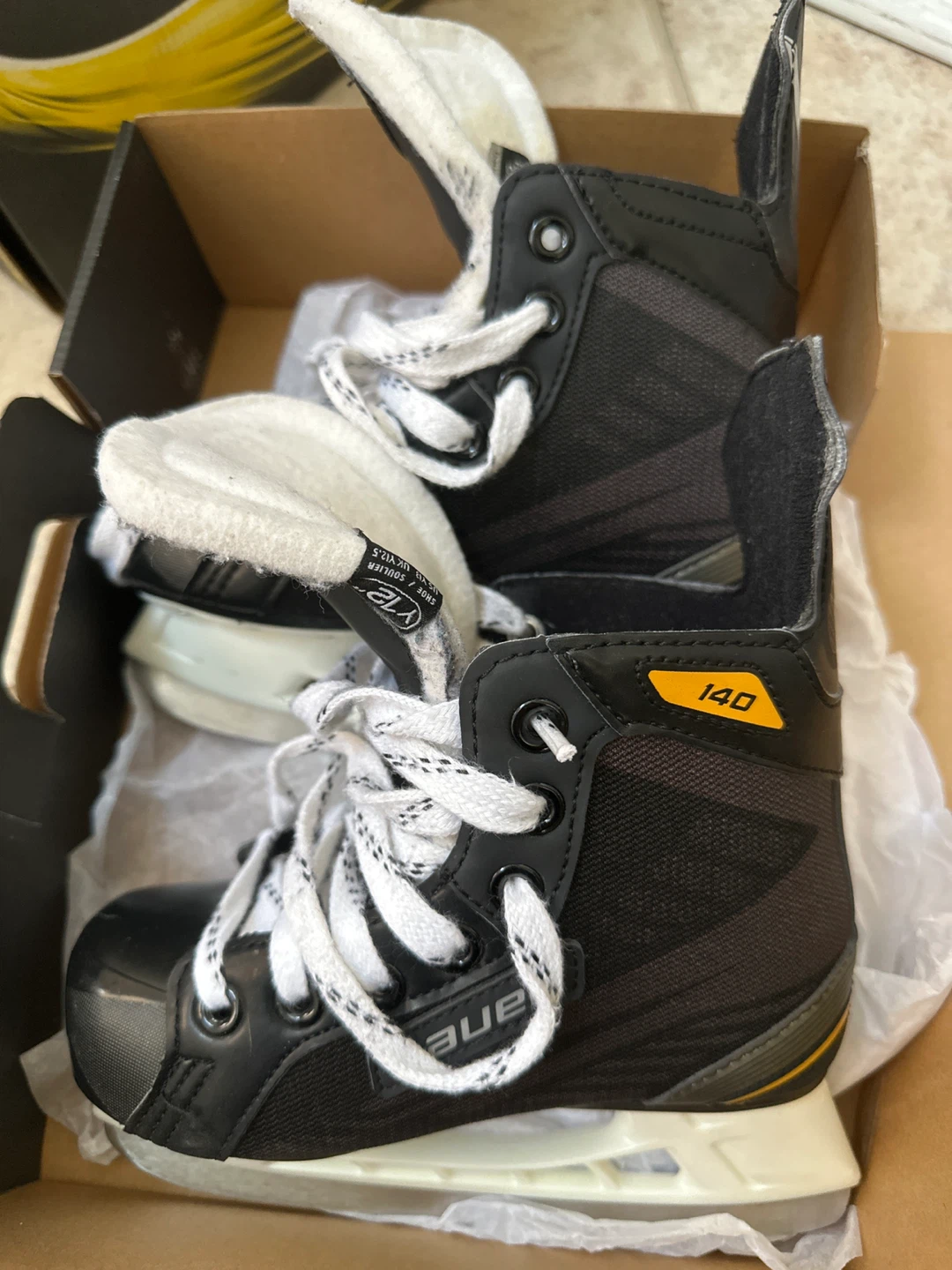Bauer Supreme 140 Youth Ice Skates Size 12