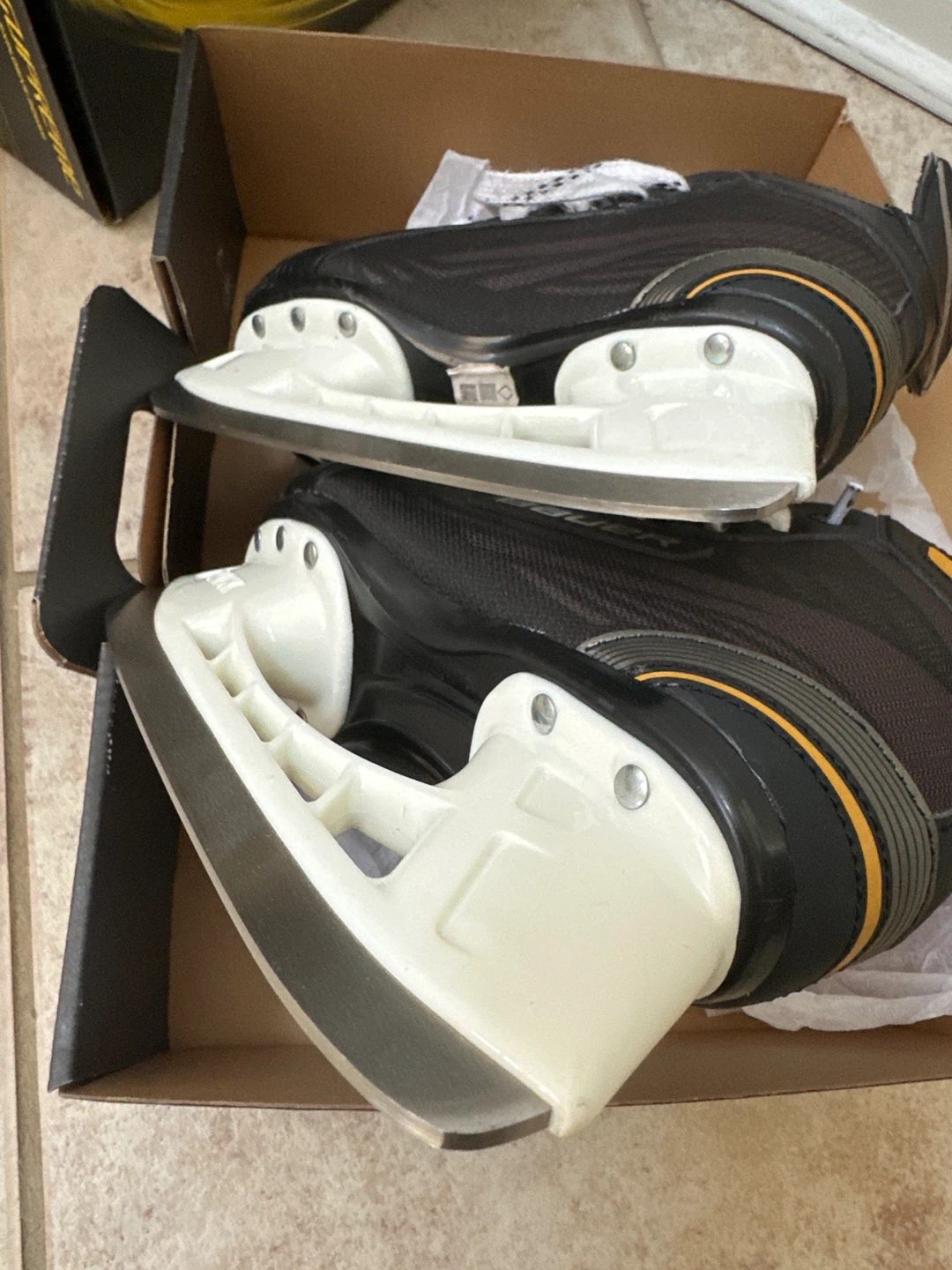 Bauer Supreme 140 Youth Ice Skates Size 12 - photo 2