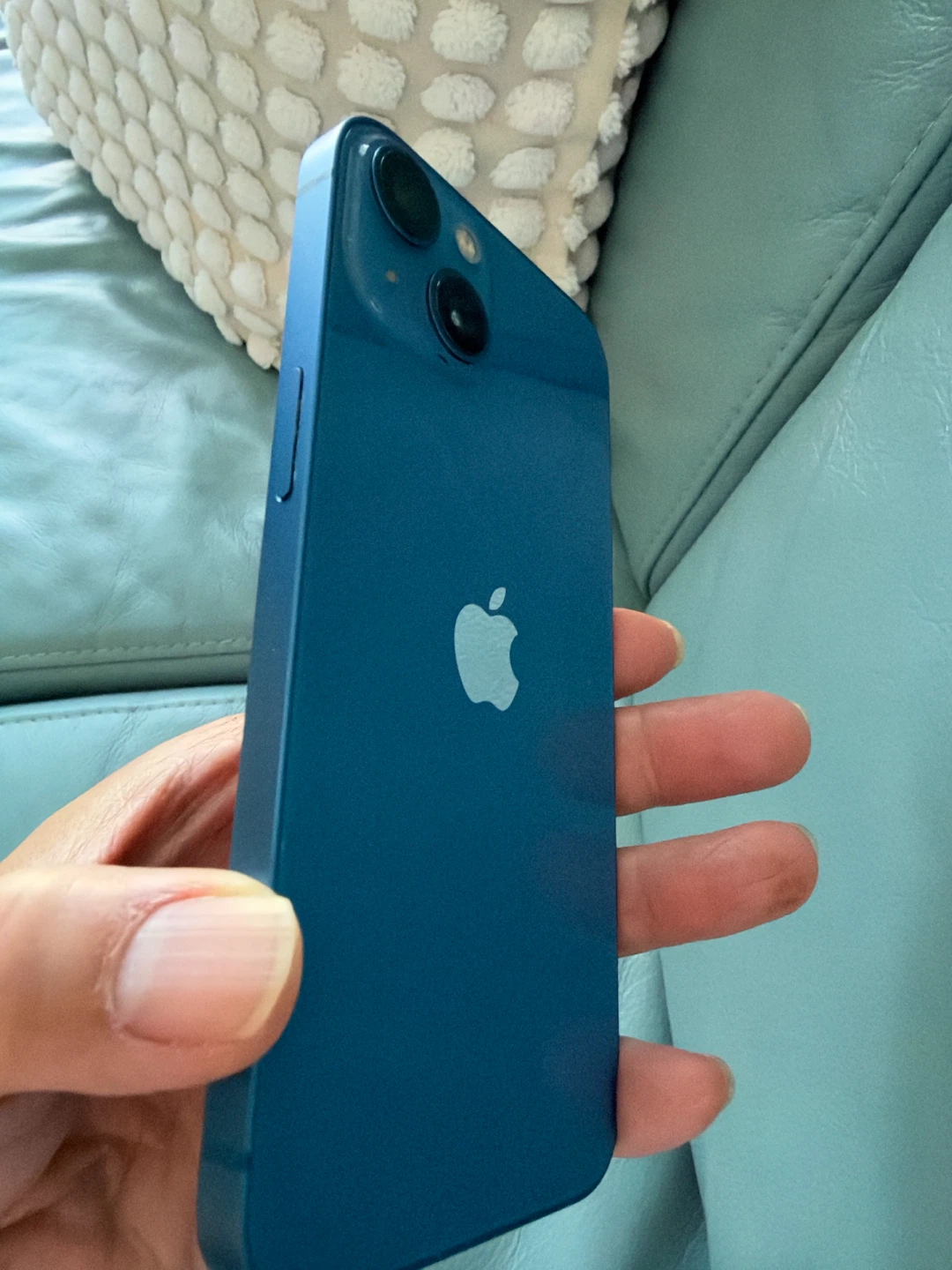 Blue iPhone 13 - photo 3