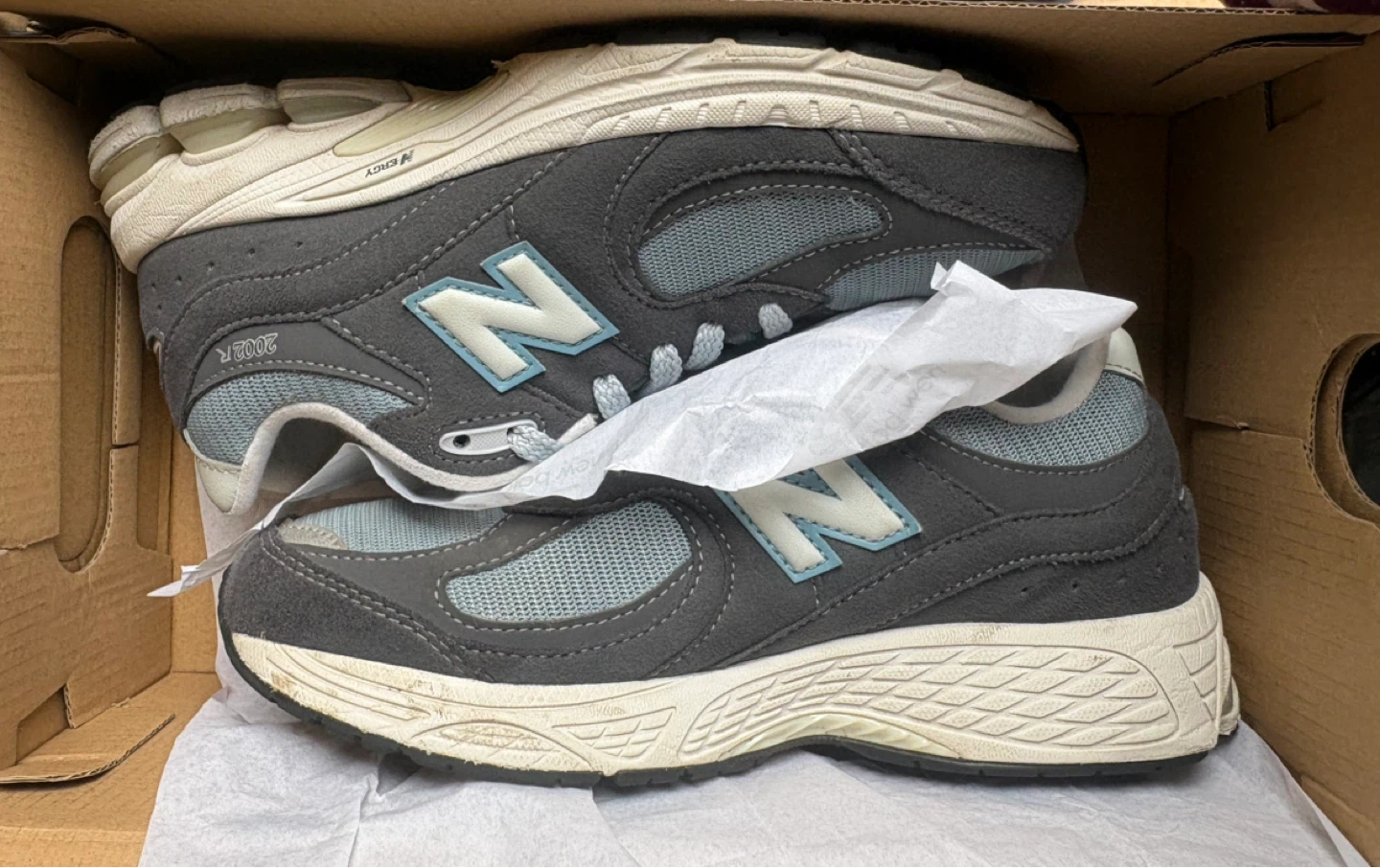 New Balance 2002 Kids Sneakers Grey Size 5
