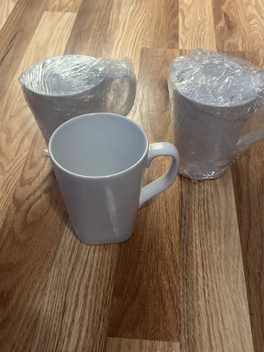 Set of 3 White Ceramic Mugs - photo 2
