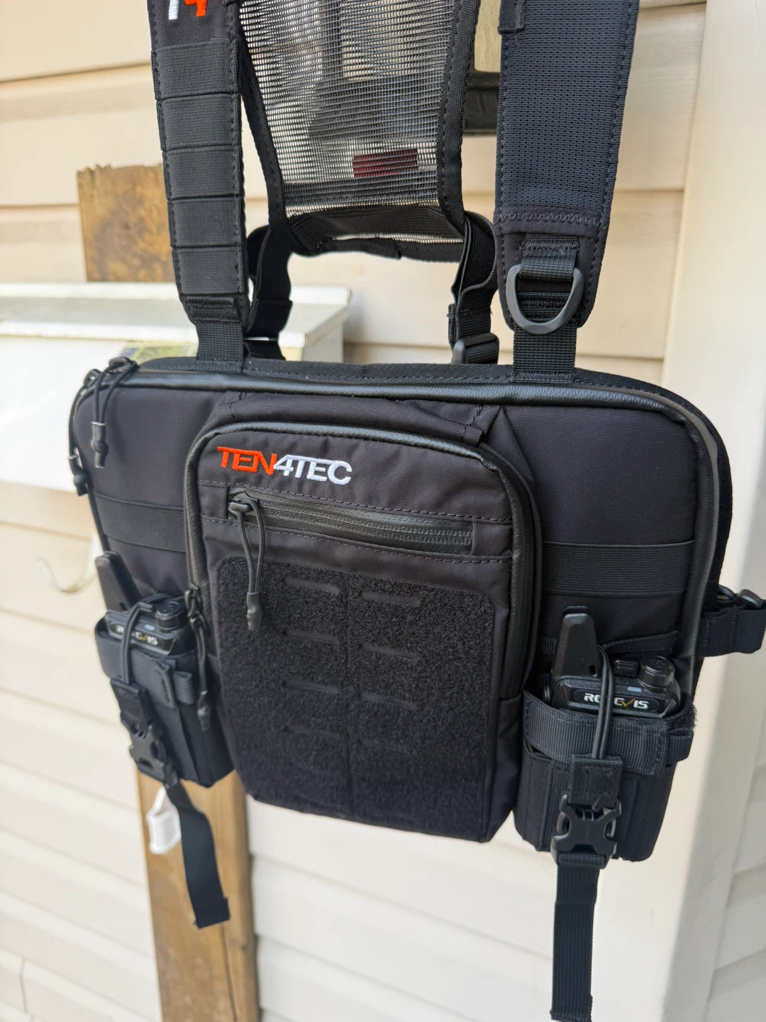 TEN4TEC CHEST BAG W/ 4 HANDHELD RADIOS