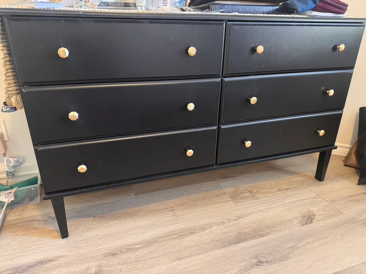 Spacious dark-brown 6-Drawer Dresser with Gold Knobs