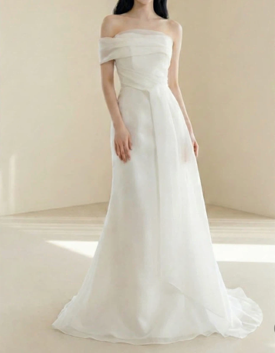 White Off-the-Shoulder Wedding Dress - photo 4