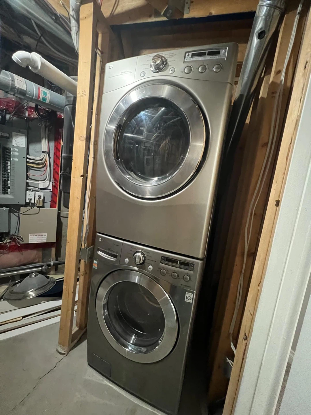 2 bedroom walkout basement for $1300 including all utilities - photo 2