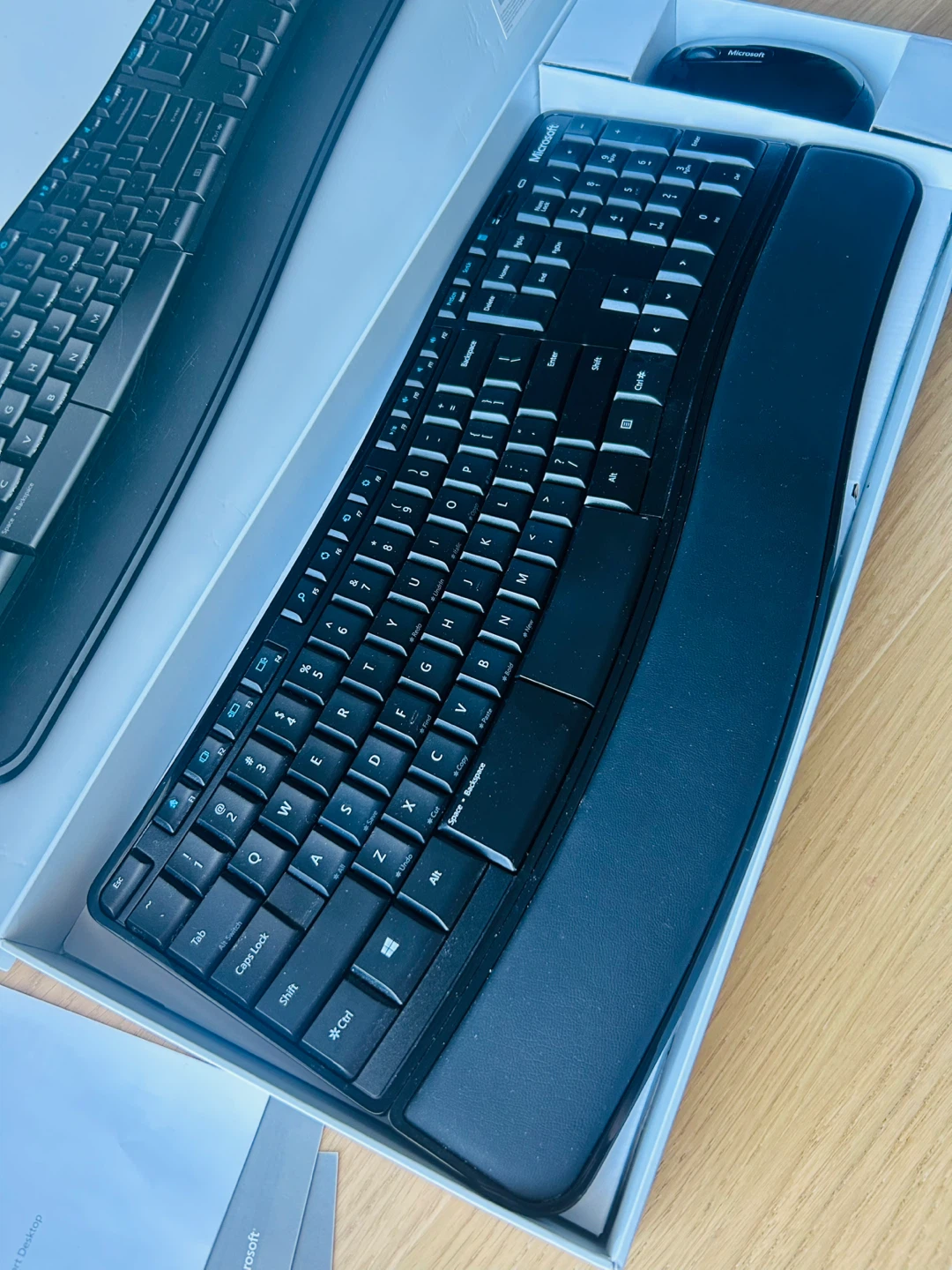 Microsoft Sculpt Comfort Desktop Wireless Keyboard and Mouse - photo 4