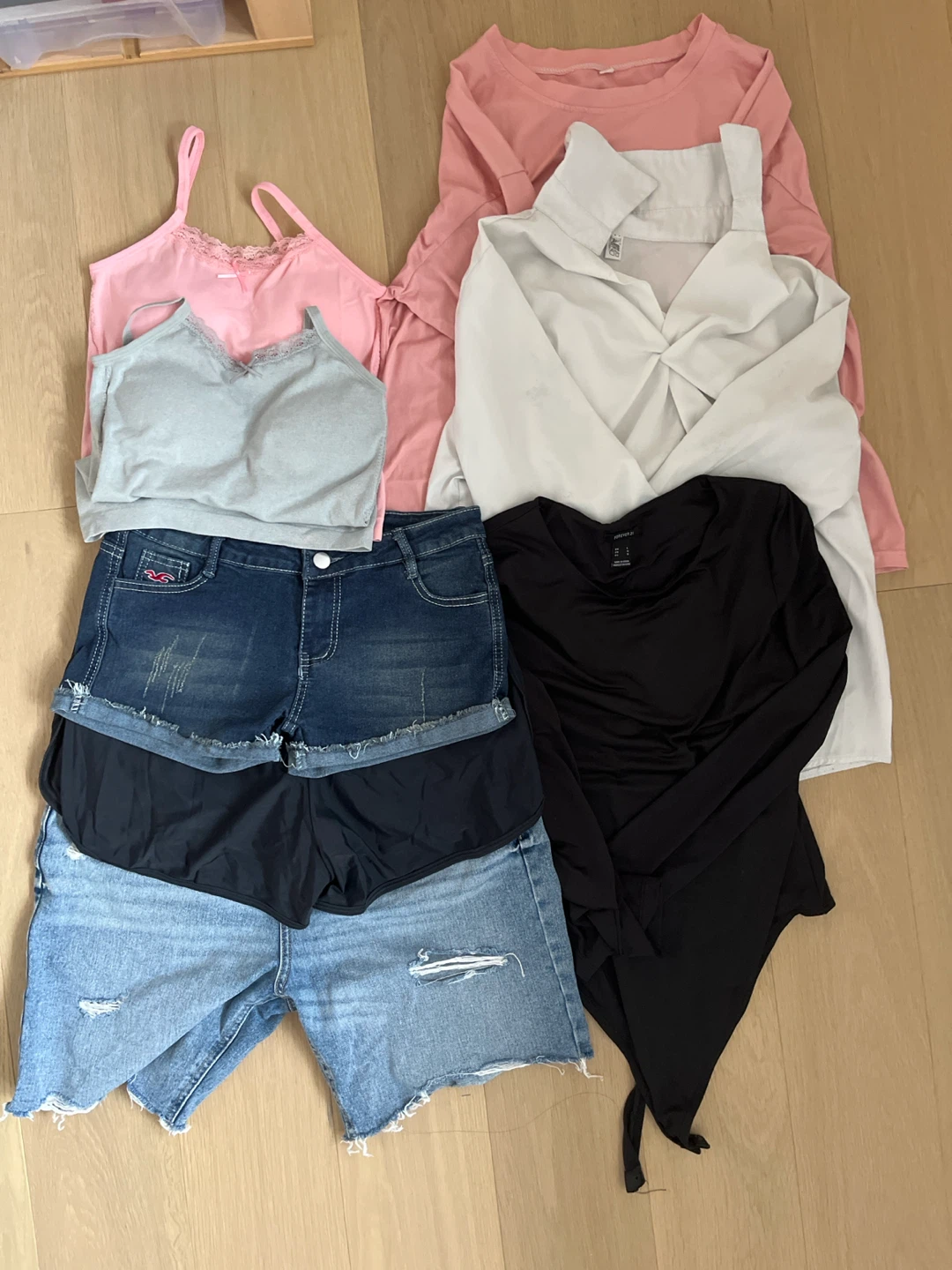 Women’s assorted clothing bundle