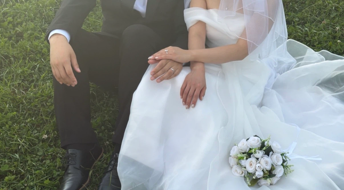 White Off-the-Shoulder Wedding Dress - photo 5