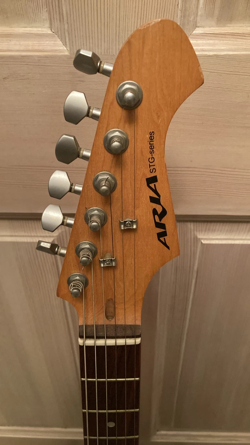 Aria SGT  Series Stratocaster & Line 6 Spider IV Guita - photo 4