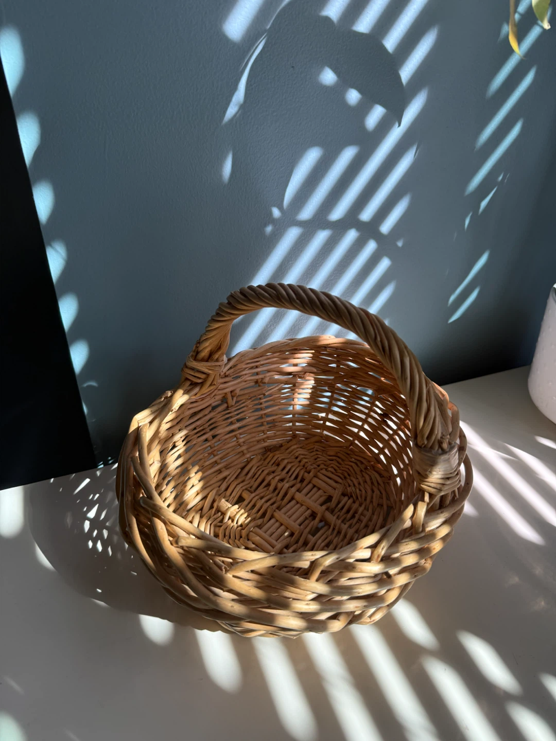 Small Woven Wicker Basket with Handle - photo 2
