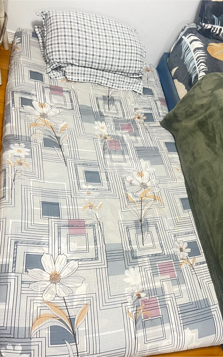 Small mattress with pillows
