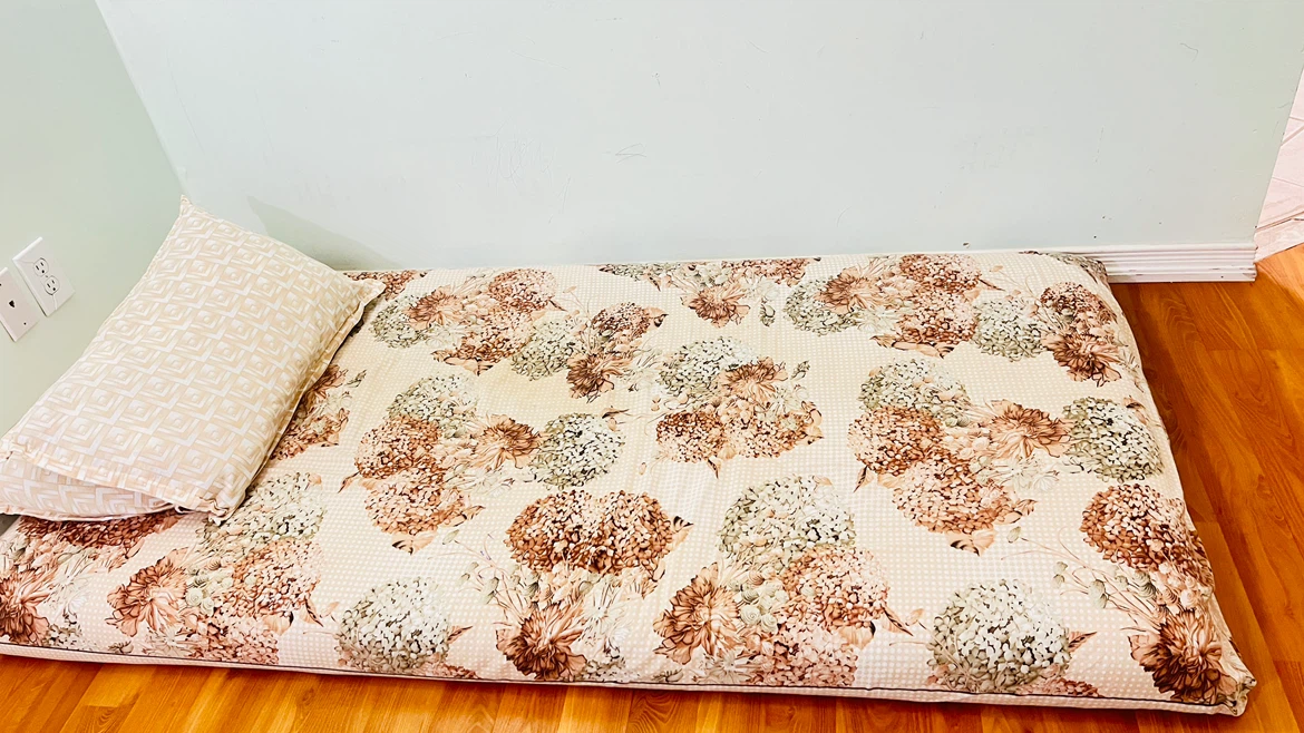 mattress with pillow