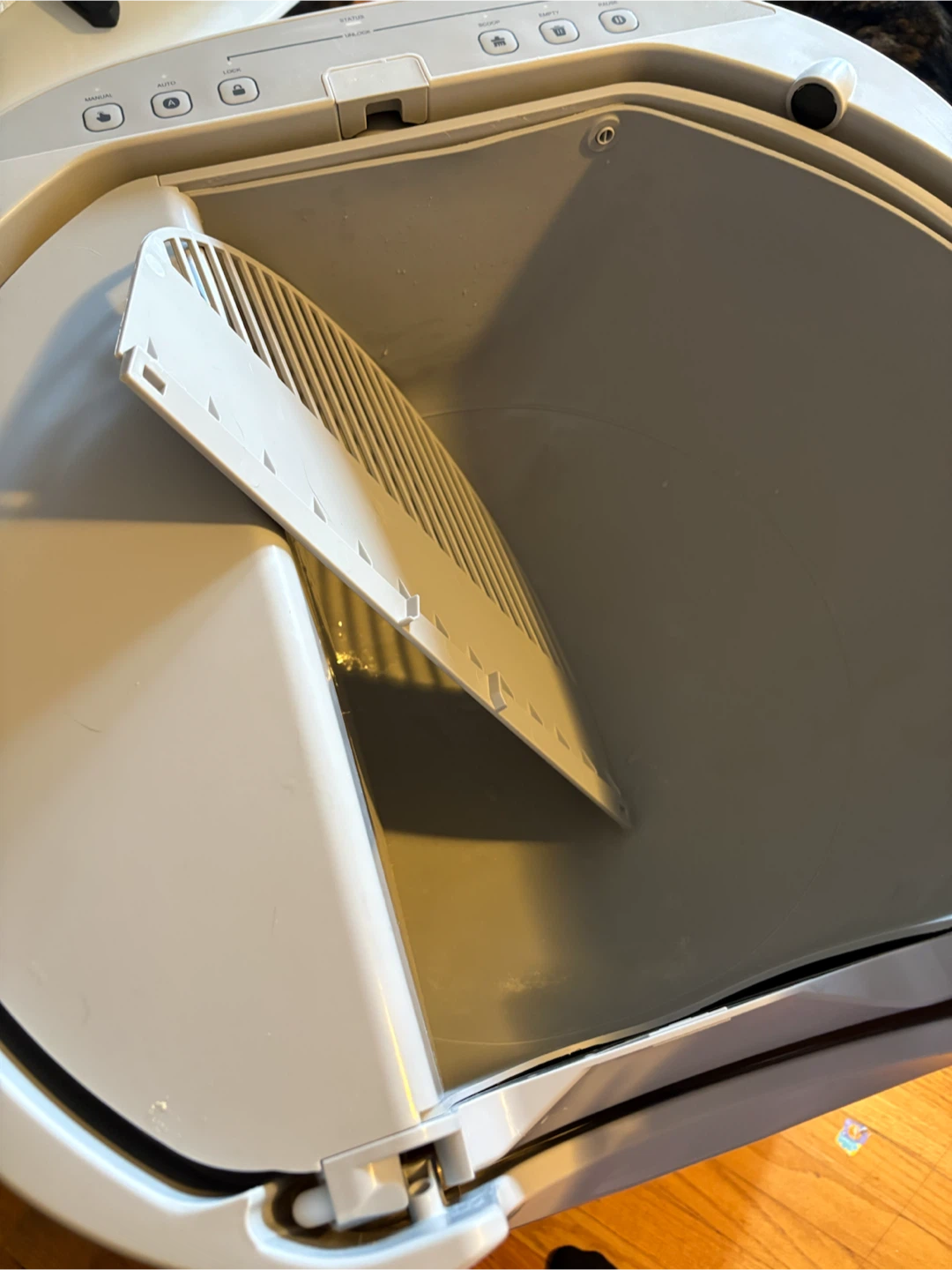 Loupurr L1 Automatic Cat Litter Box and Ramp - photo 3