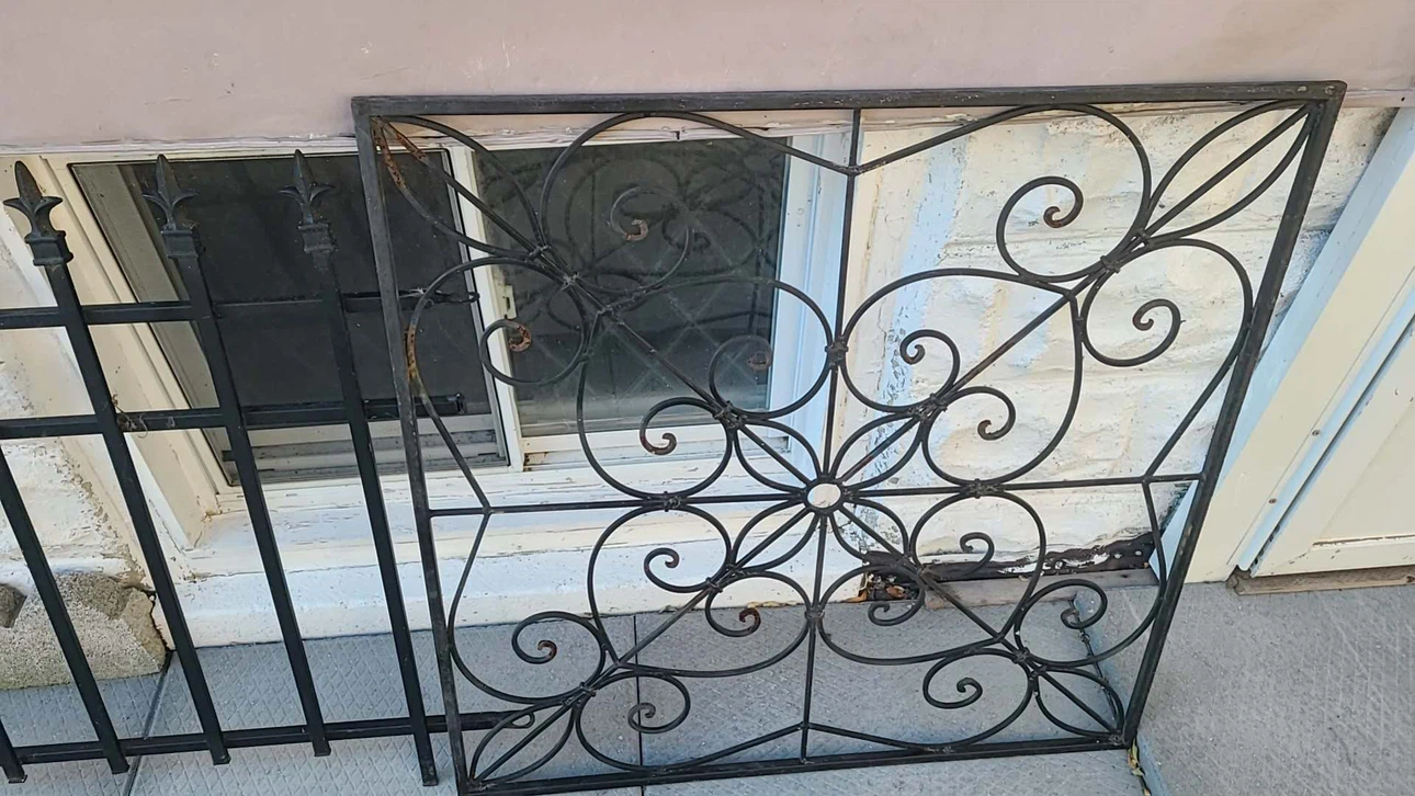 Decorative Metal Fencing Pieces - photo 4