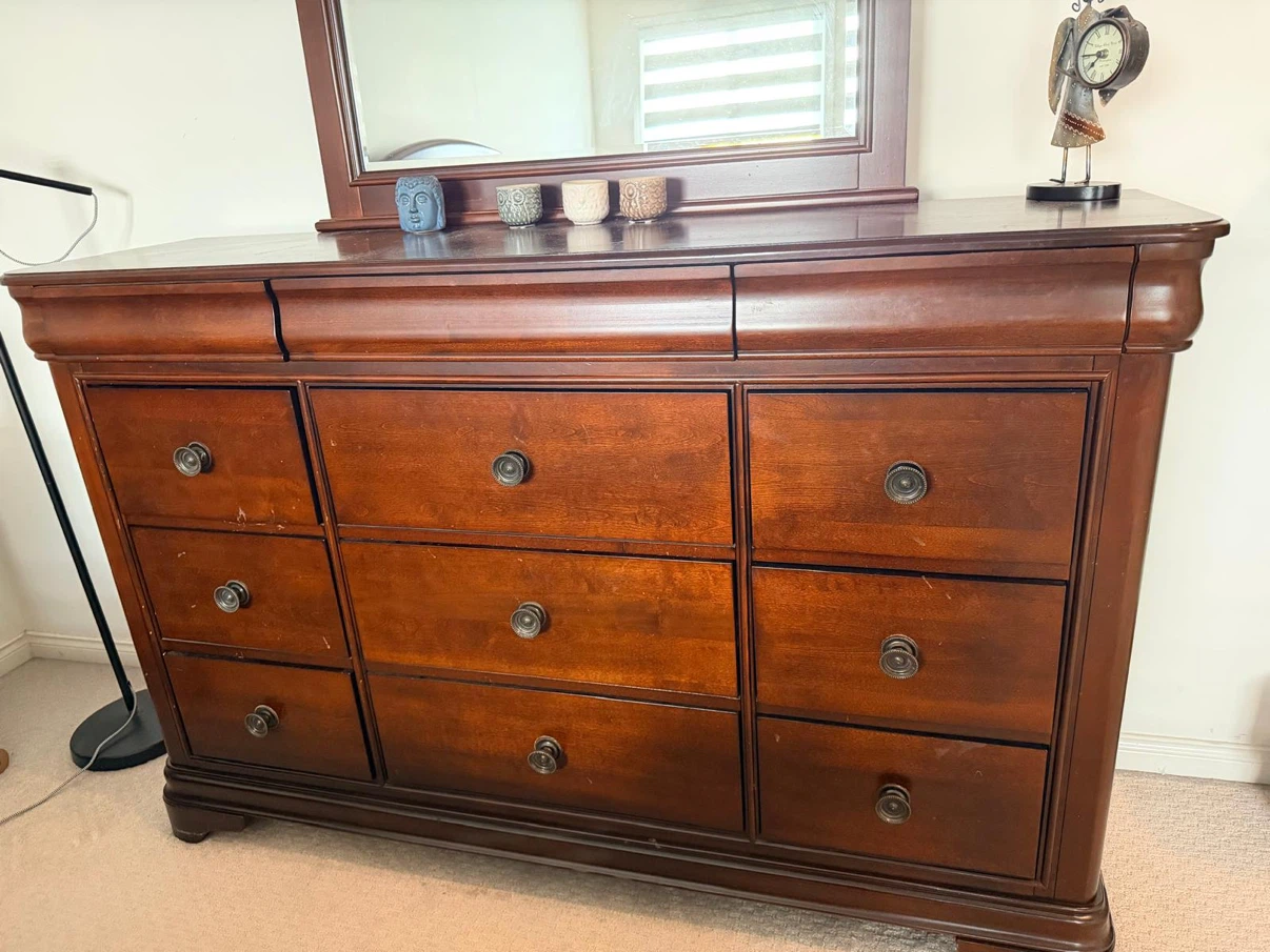King Size Bedroom Set – Bed, Dresser, Mirror, Nightstand & Chest - photo 4