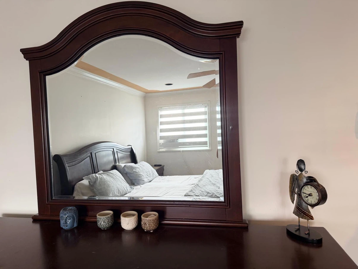 King Size Bedroom Set – Bed, Dresser, Mirror, Nightstand & Chest - photo 5
