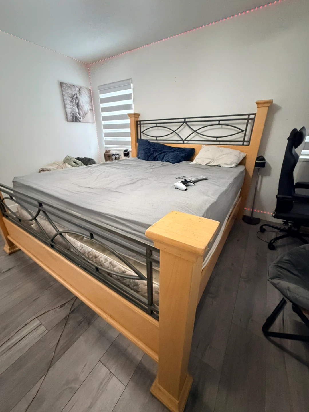 King Size Bed Frame with Wood and Metal Design - photo 2