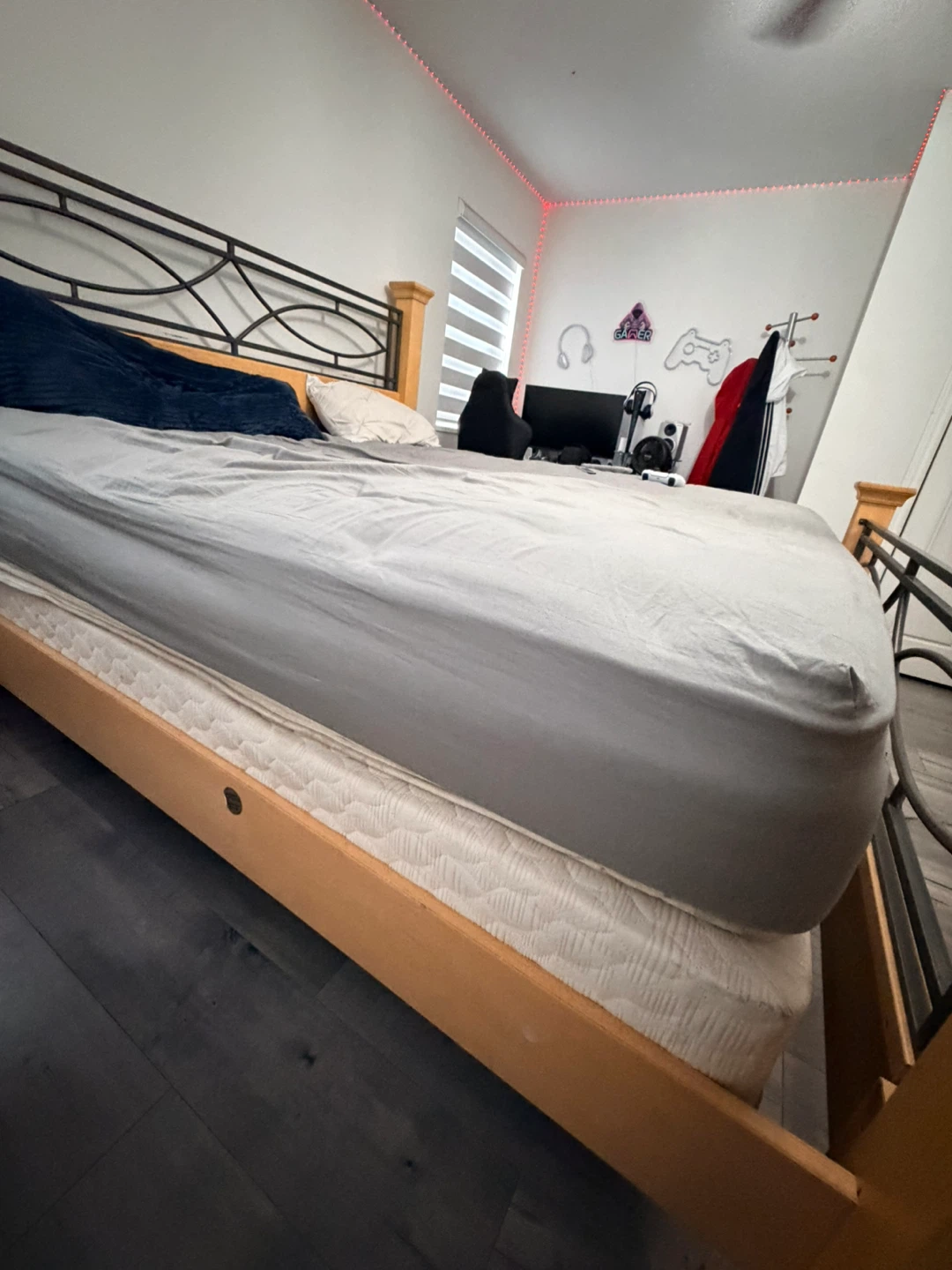 King Size Bed Frame with Wood and Metal Design - photo 3
