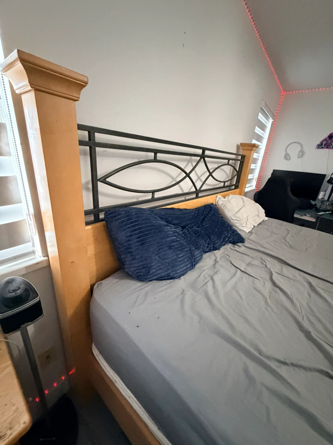King Size Bed Frame with Wood and Metal Design - photo 5