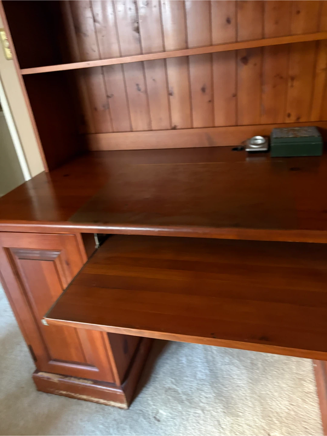 Solid maple desk and hutch - photo 2
