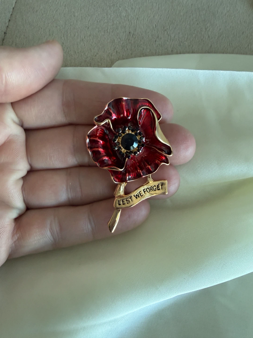 Lest We Forget Poppy Brooch - photo 3