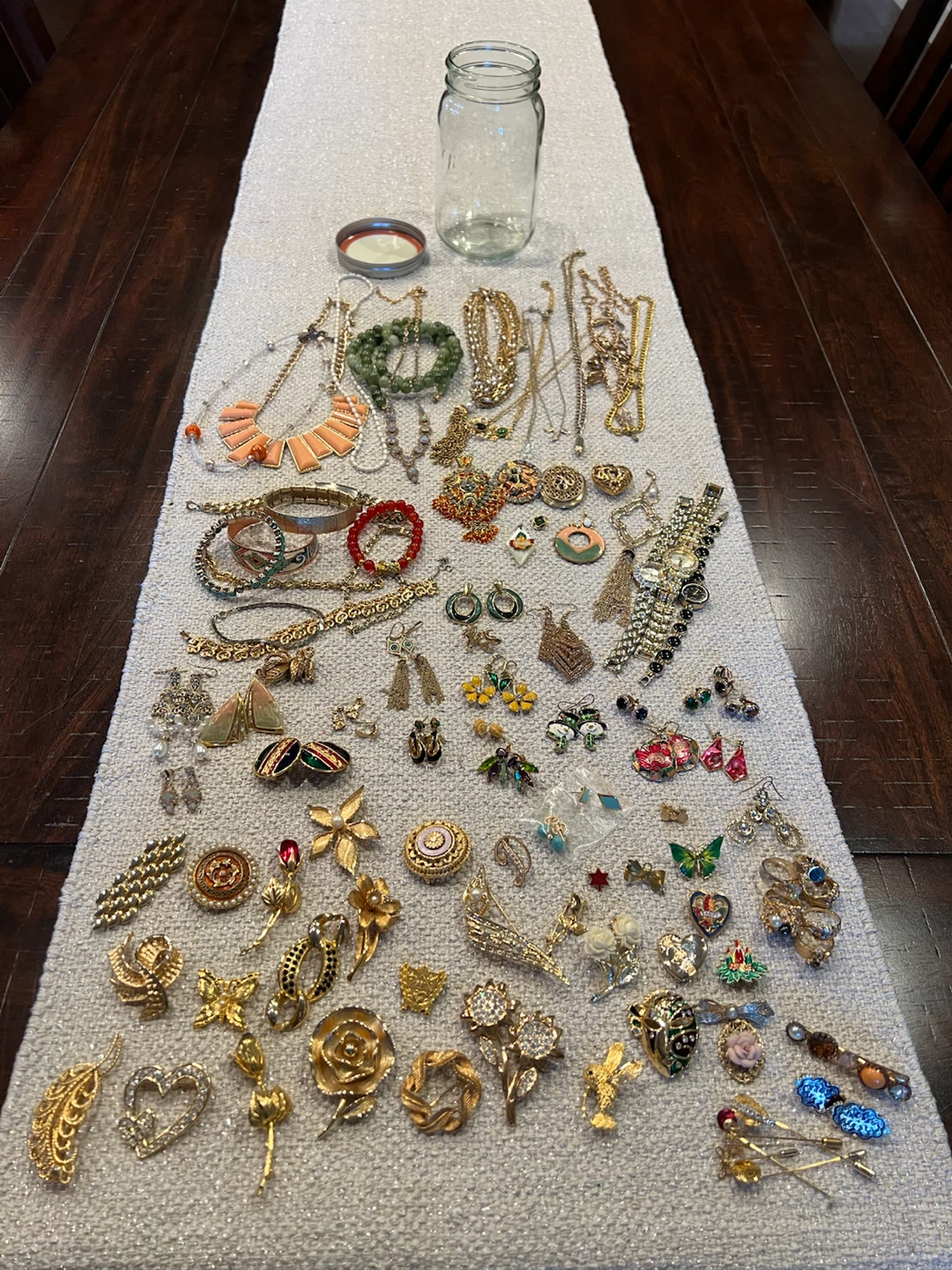 105-Pc Vintage Jewelry Collection - photo 2