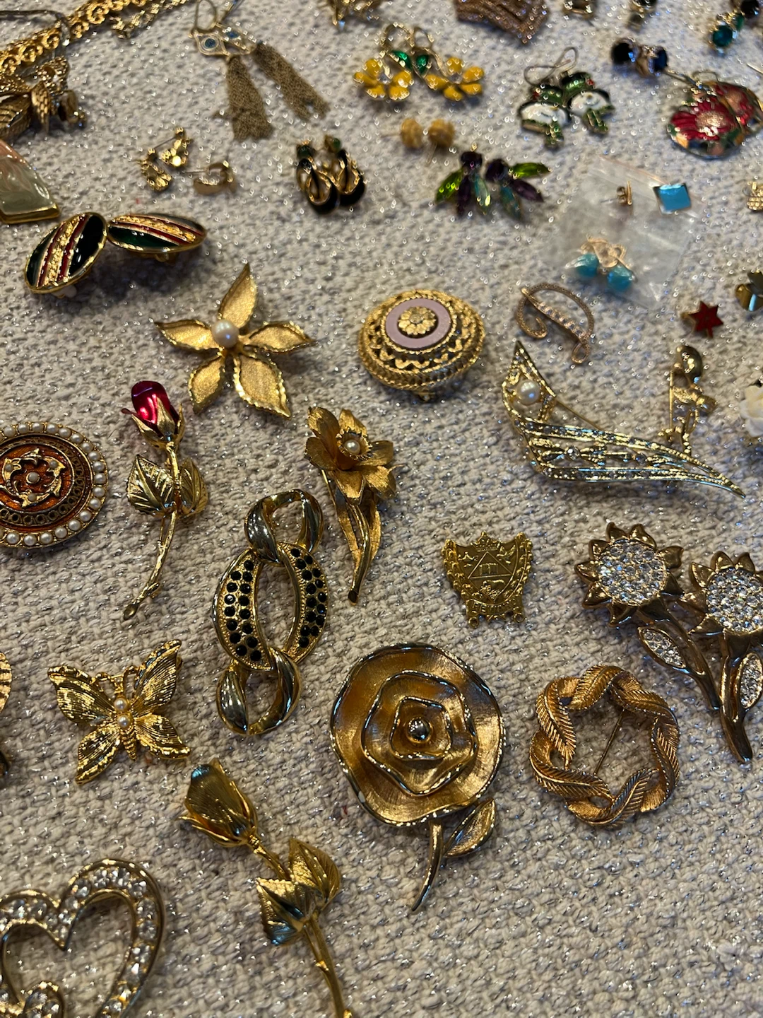 105-Pc Vintage Jewelry Collection - photo 3