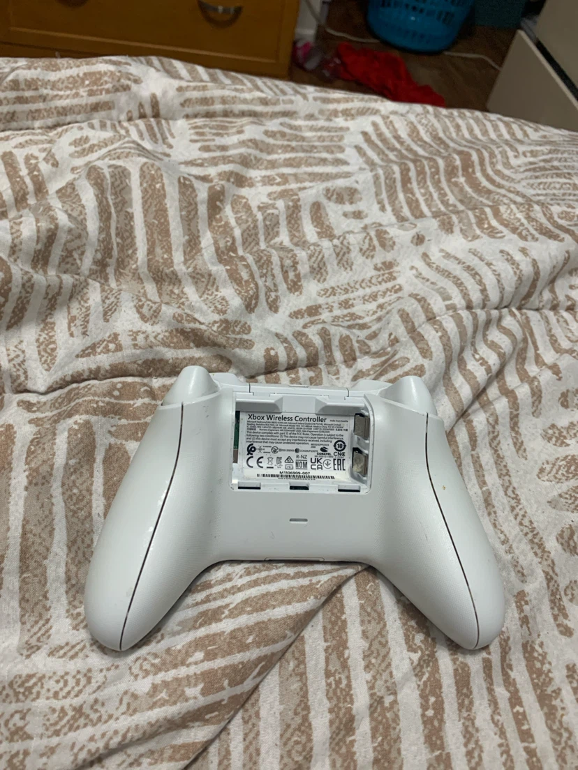 Xbox Wireless Controller - White (No cover at back) - photo 2