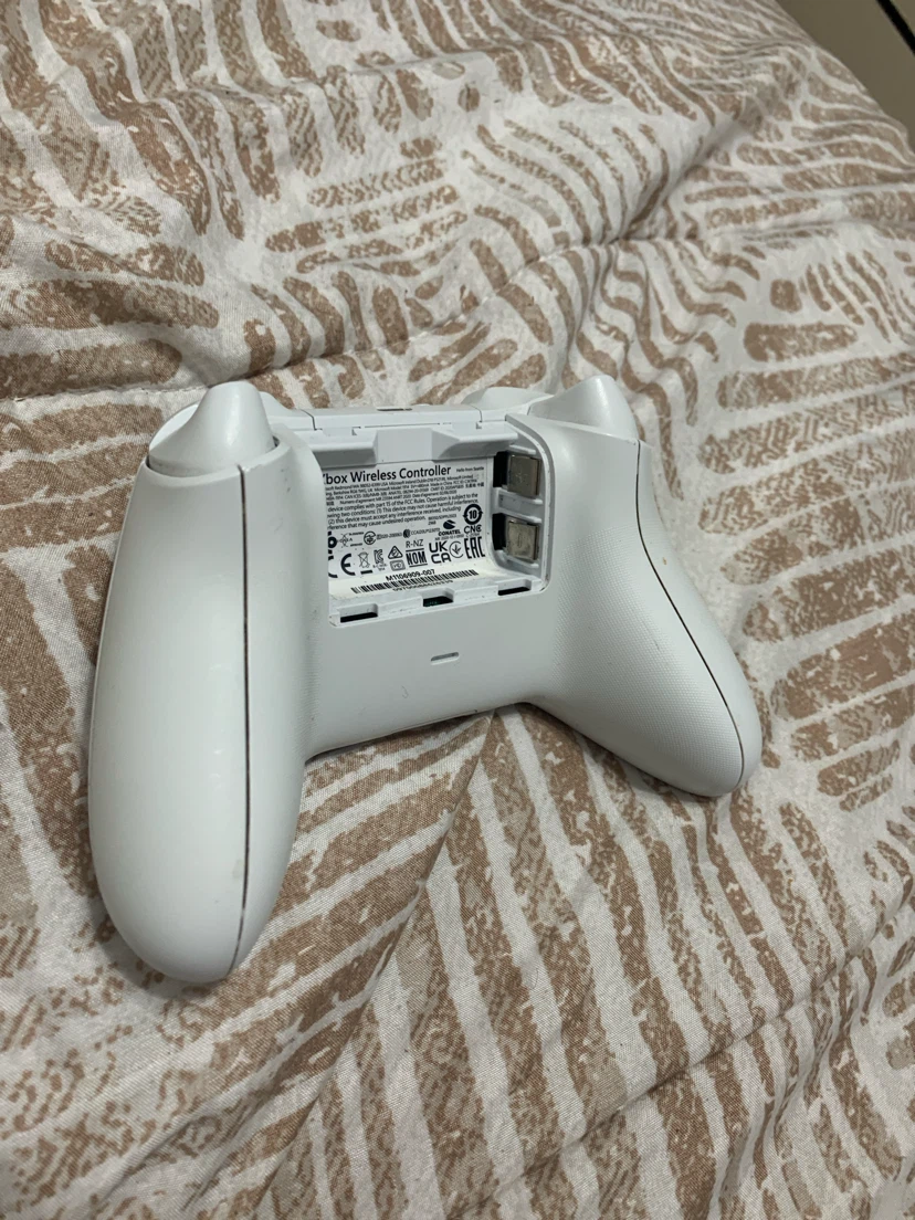 Xbox Wireless Controller - White (No cover at back) - photo 3