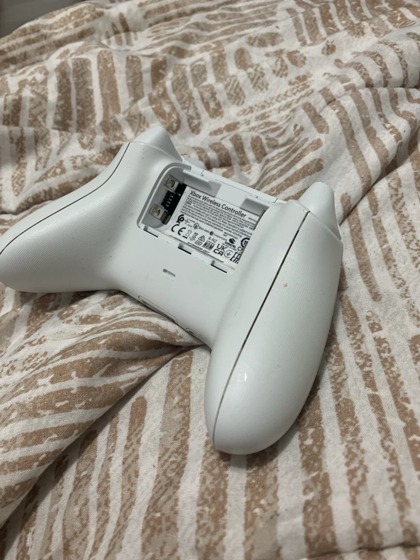Xbox Wireless Controller - White (No cover at back) - photo 4