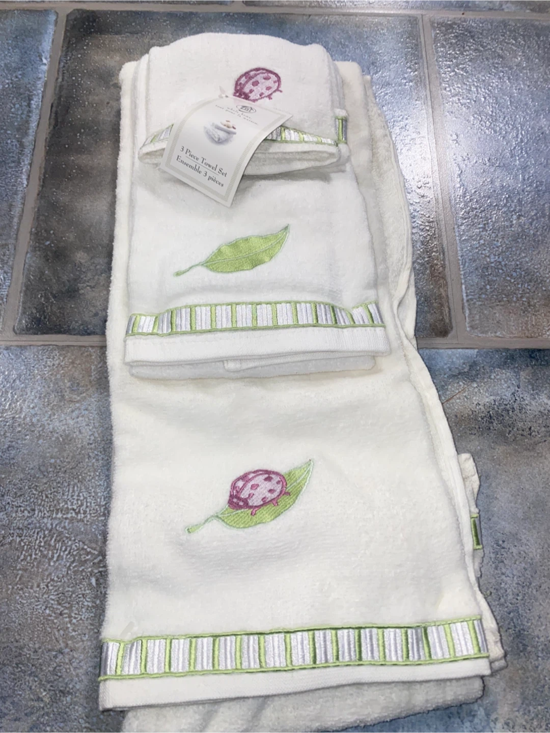 Whole Home 3 Piece Towel Set Ladybug Motif - photo 3