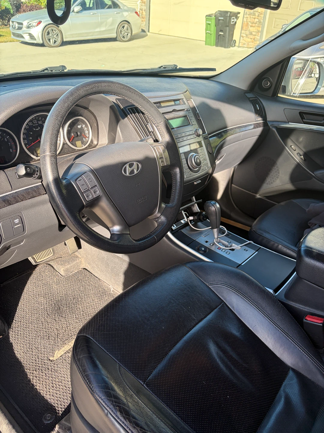 Silver Hyundai Veracruz AWD - photo 4