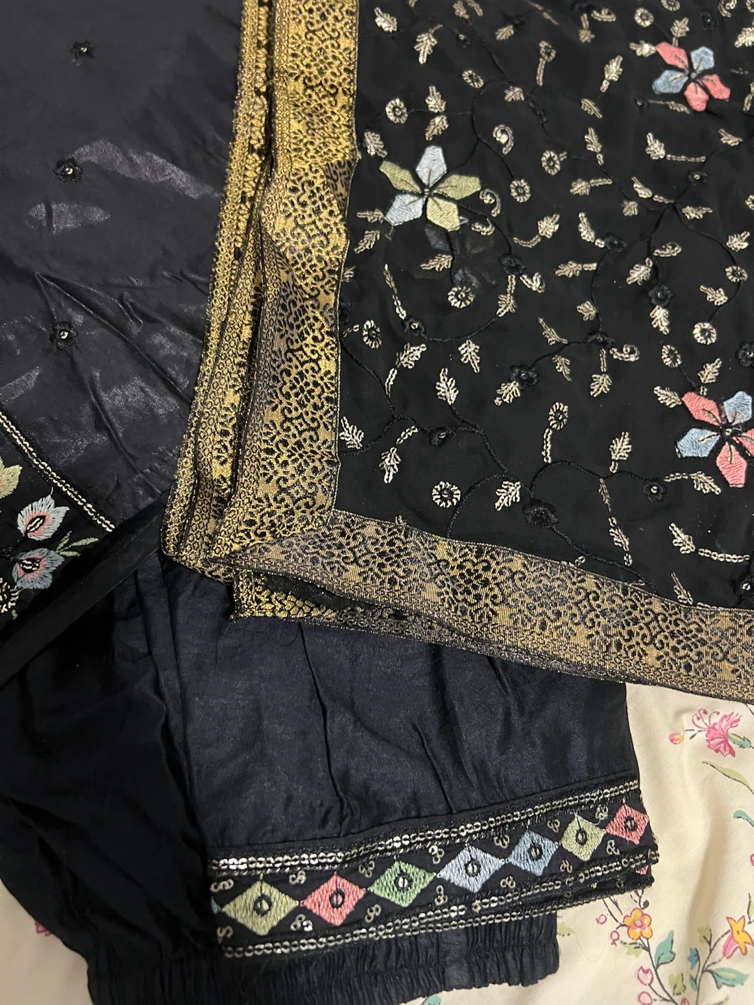 Black Embroidered Indian Suit Set - Size M - photo 3