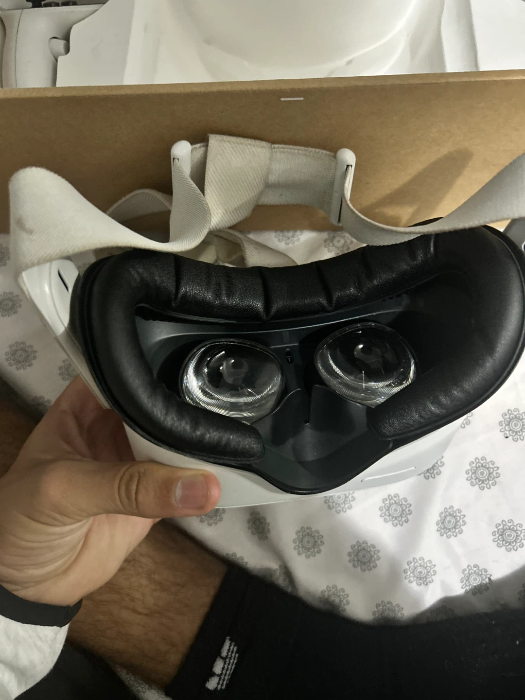 Meta Quest 2 VR Headset with Controllers - photo 4