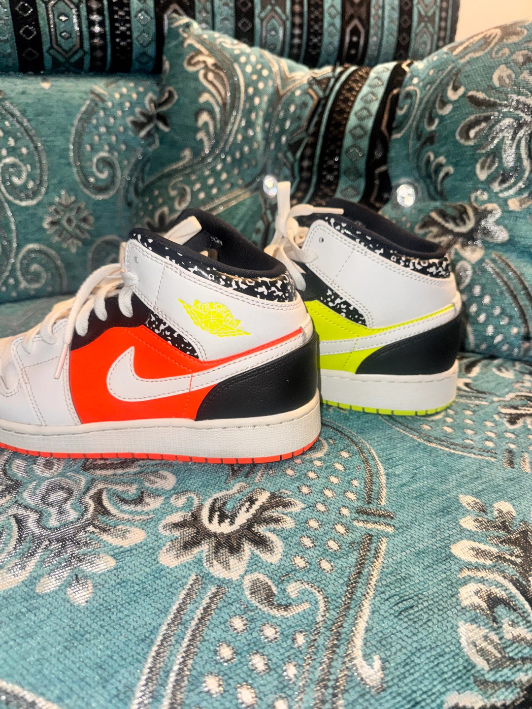 Nike Air Jordan 1 Mid - photo 2