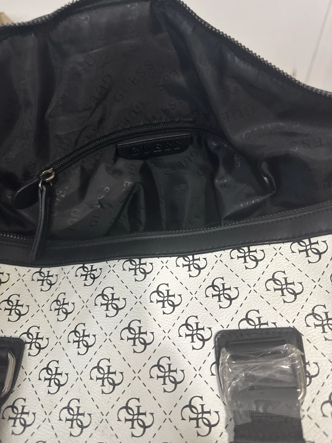 Guess Monogram Duffle Bag - photo 3