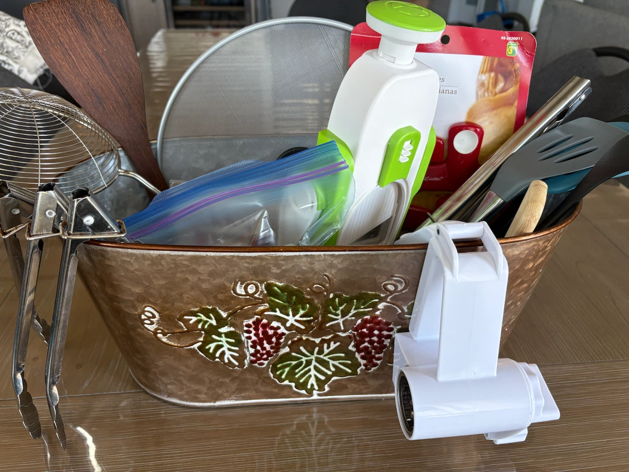 Kitchen Utensil Collection with Storage Bin - photo 2