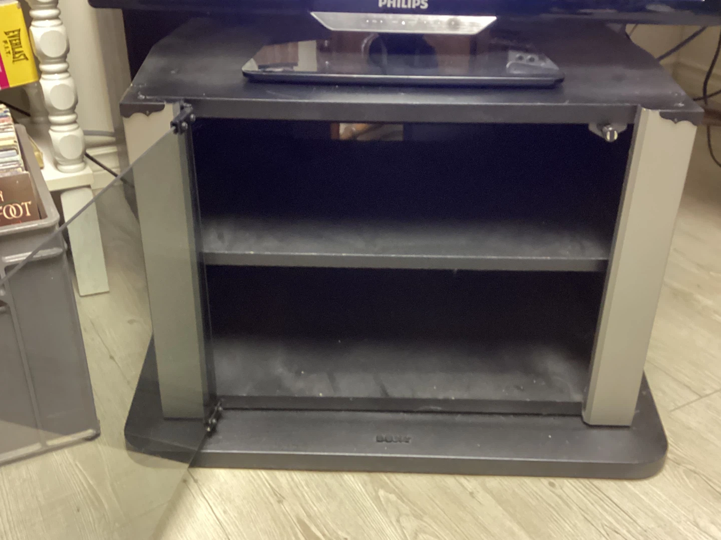 📺 FREE TV + TV Stand — Free to a Good Home! - photo 2