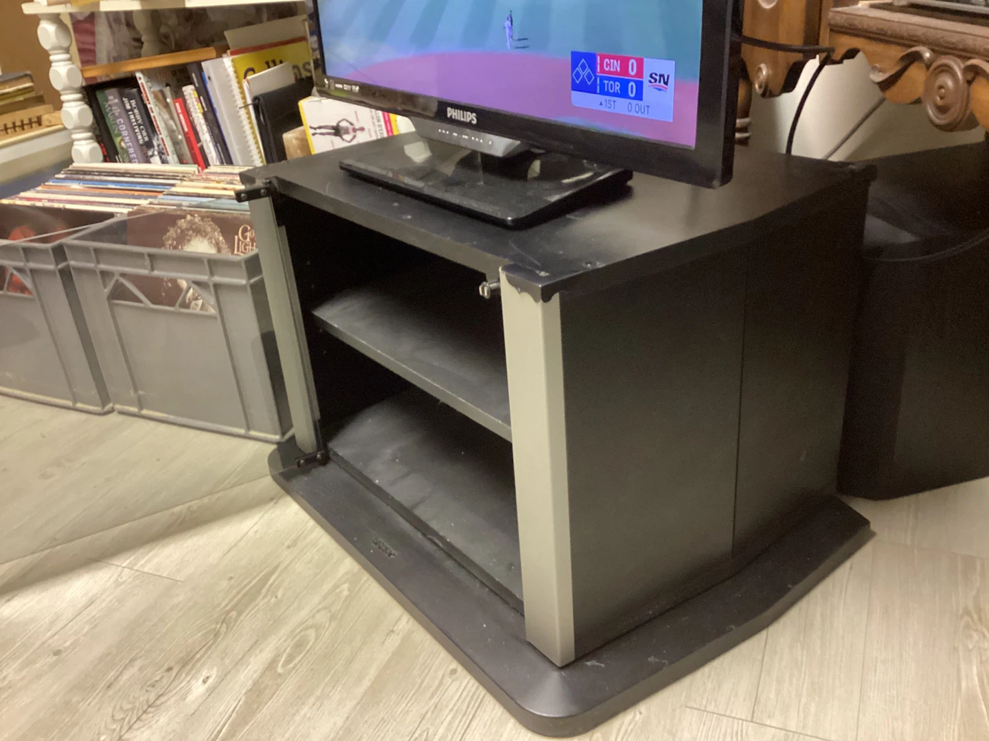 📺 FREE TV + TV Stand — Free to a Good Home! - photo 3