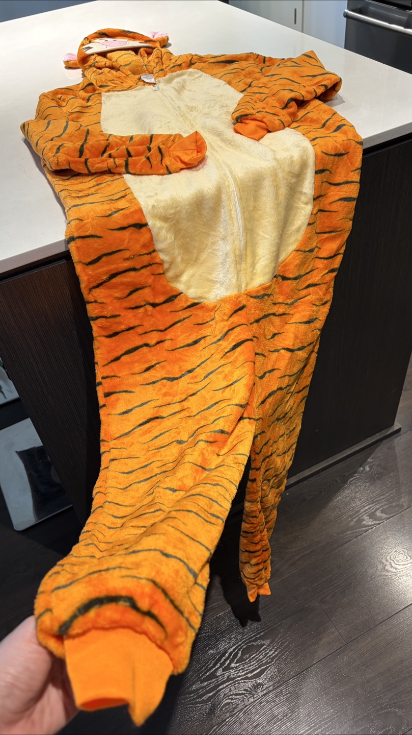 Tigger Onesie Costume - photo 3