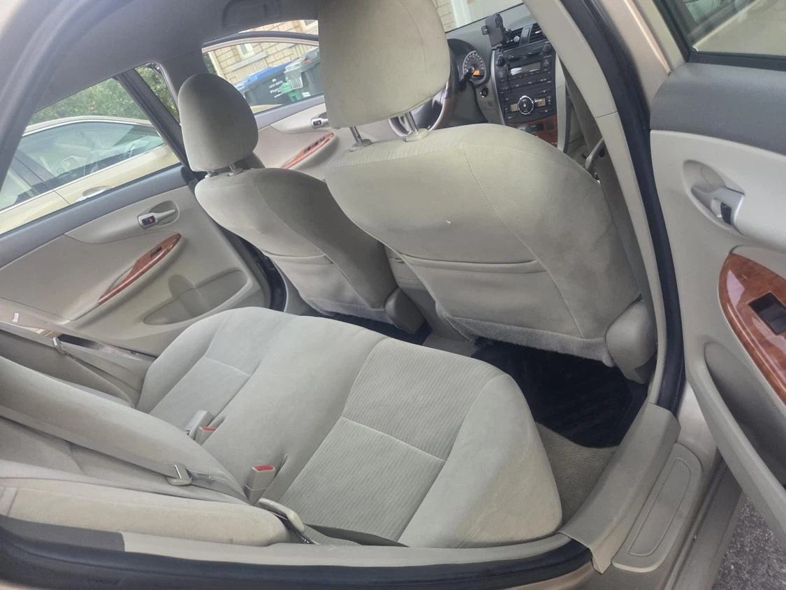 Toyota Corolla CE Sedan 2010 - photo 3