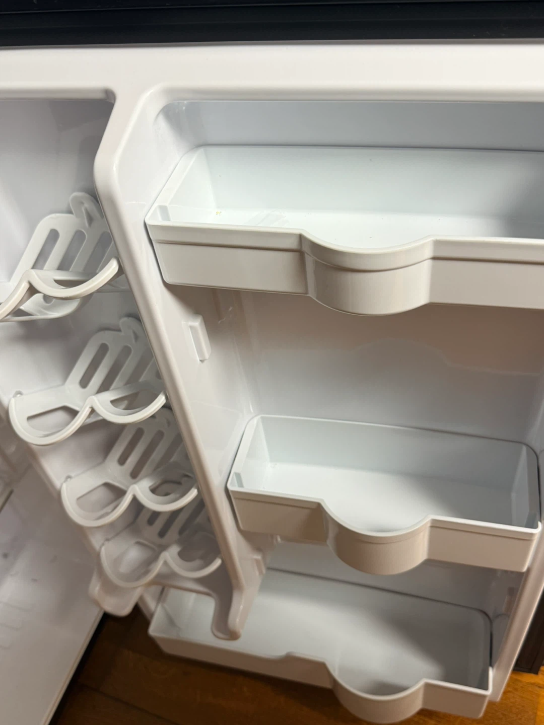 Whirlpool Compact Beverage Fridge - photo 2