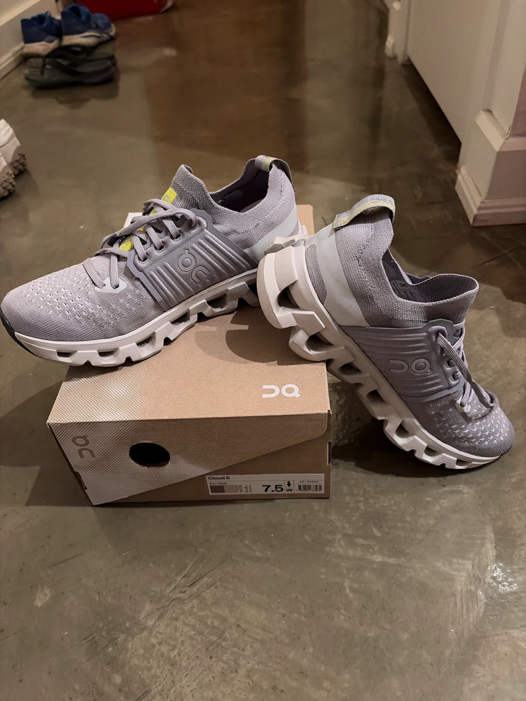On Cloud 5 Women's Running Shoes - Zinc/Shell Size 7.5