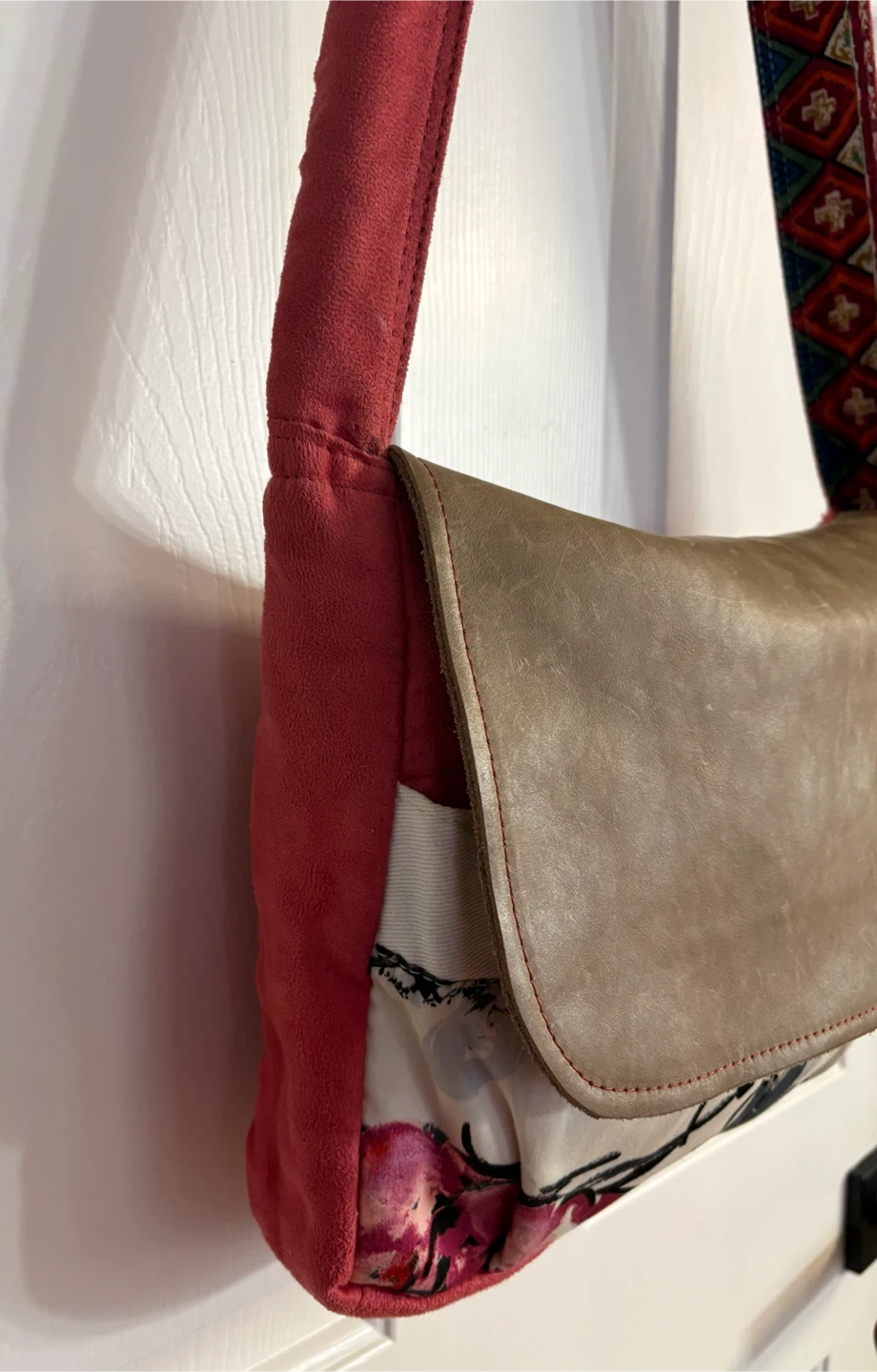 Sage & Harper Floral messenger bag with leather flap - photo 3