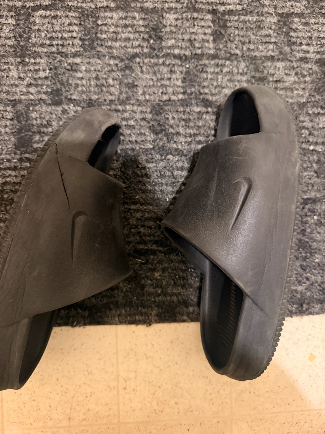 Black Nike slides - photo 2