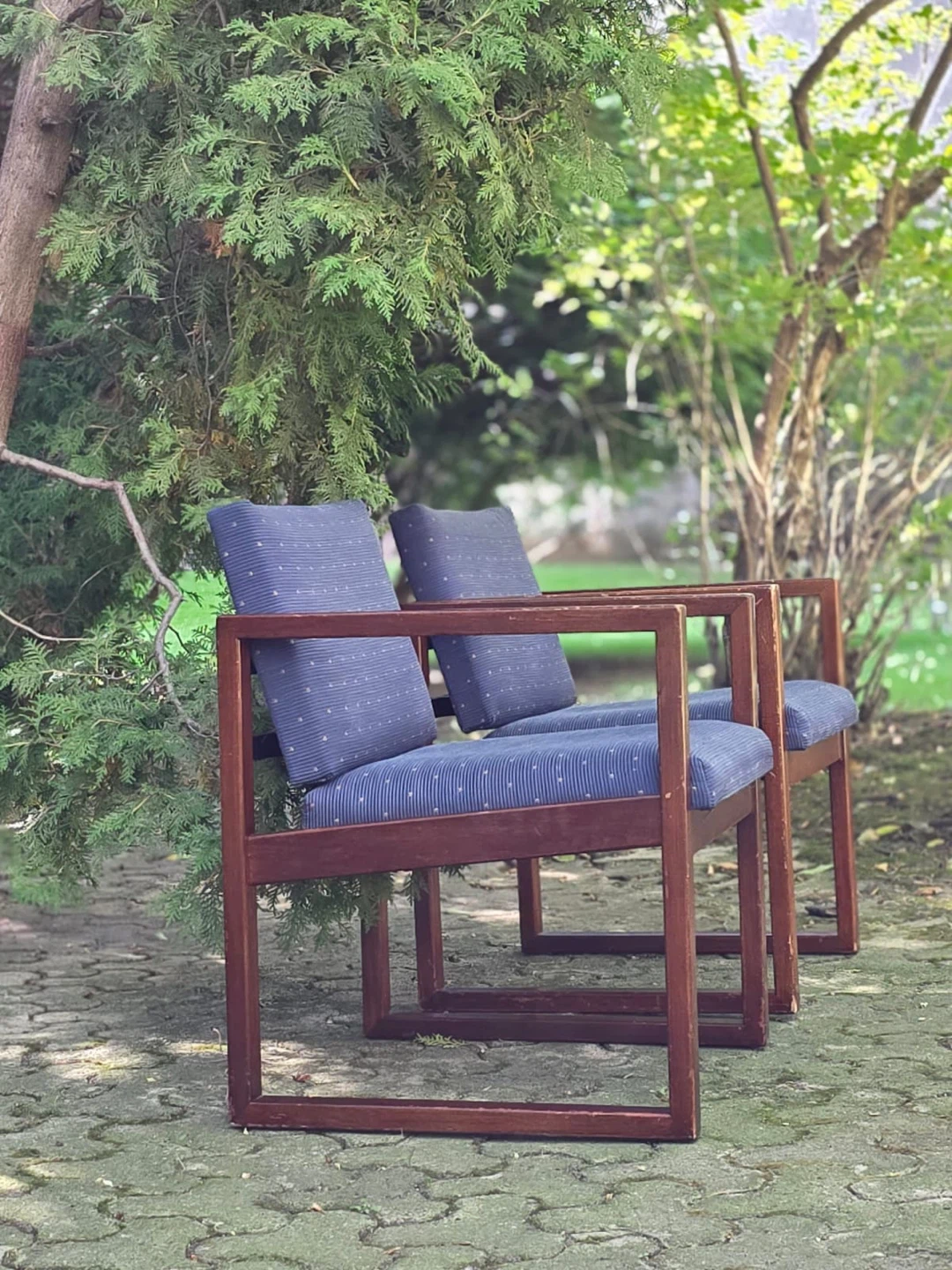 Pair of Brunswick Mfg. Co. Ltd. Armchairs - photo 2